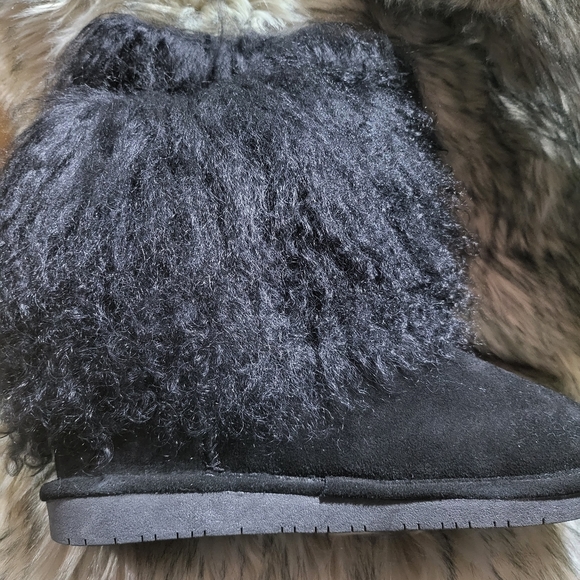 Women's black BearPaw Boo boots size 9. - Picture 2 of 9